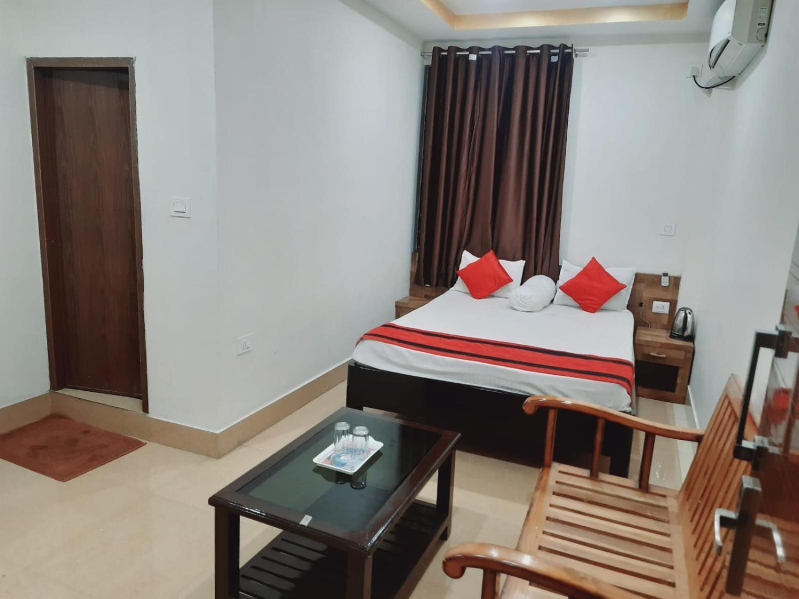 Hotel Knight Inn Airport Γουβαχάτι Εξωτερικό φωτογραφία
