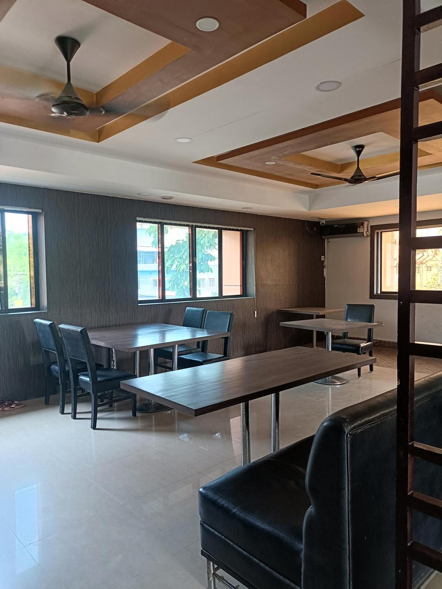 Hotel Knight Inn Airport Γουβαχάτι Εξωτερικό φωτογραφία